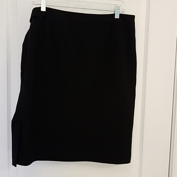 Classy Black Skirt - Picture 2 of 3